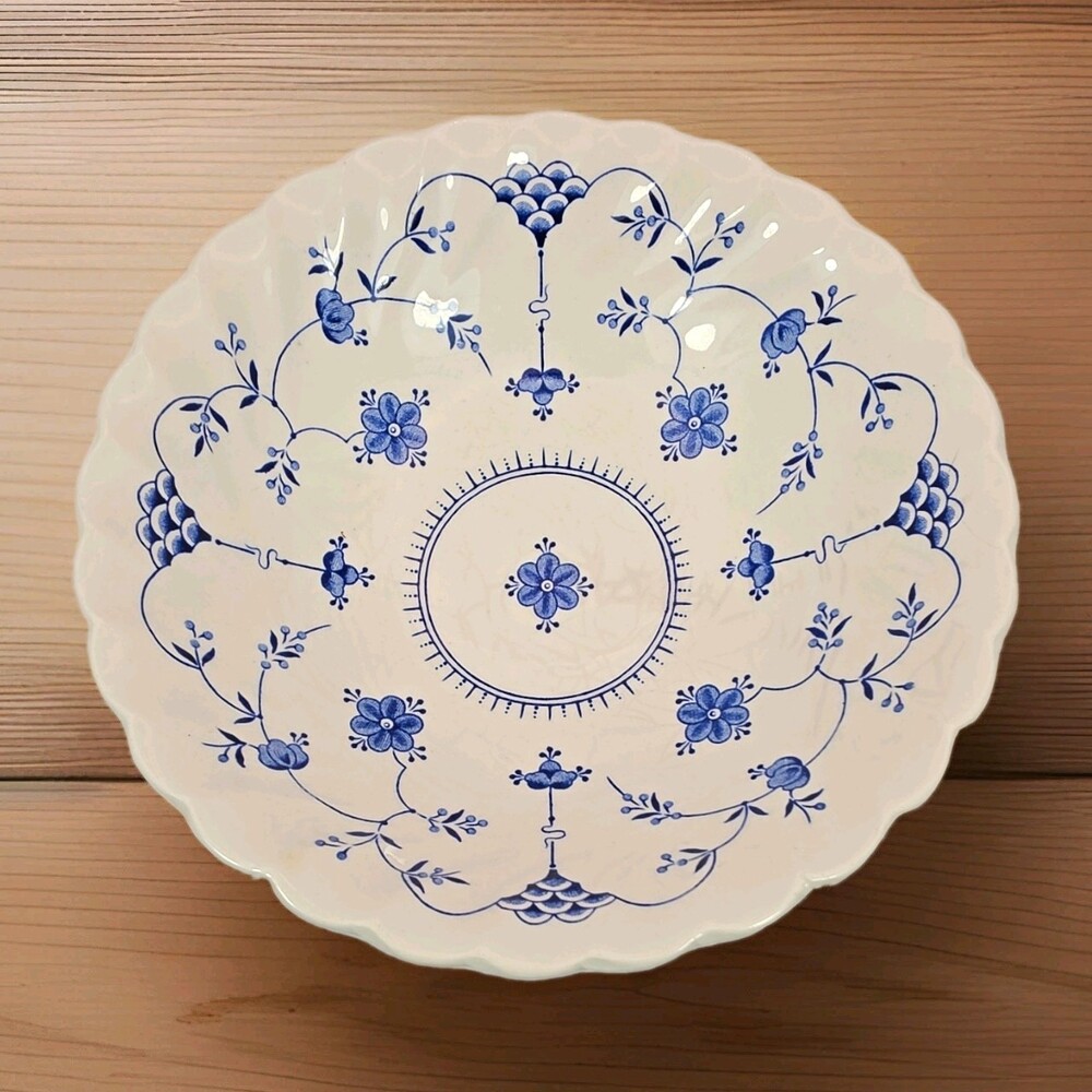 Vintage Myott "Finlandia" Ceramic Bowl Blue & White Floral England Round 6 ¼ in